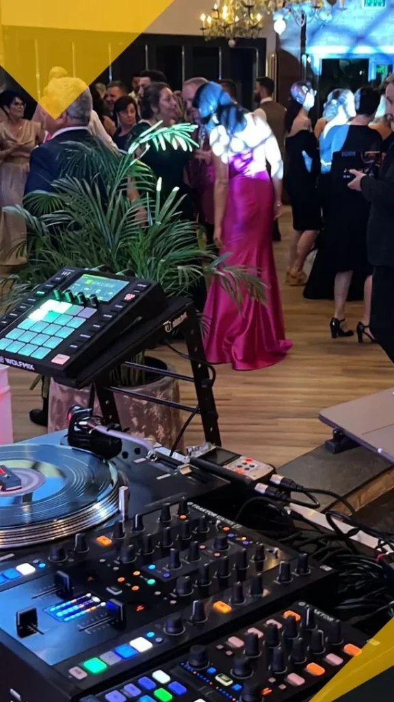 invitatii daseaza pe muzica asigurata de dj botez bucuresti